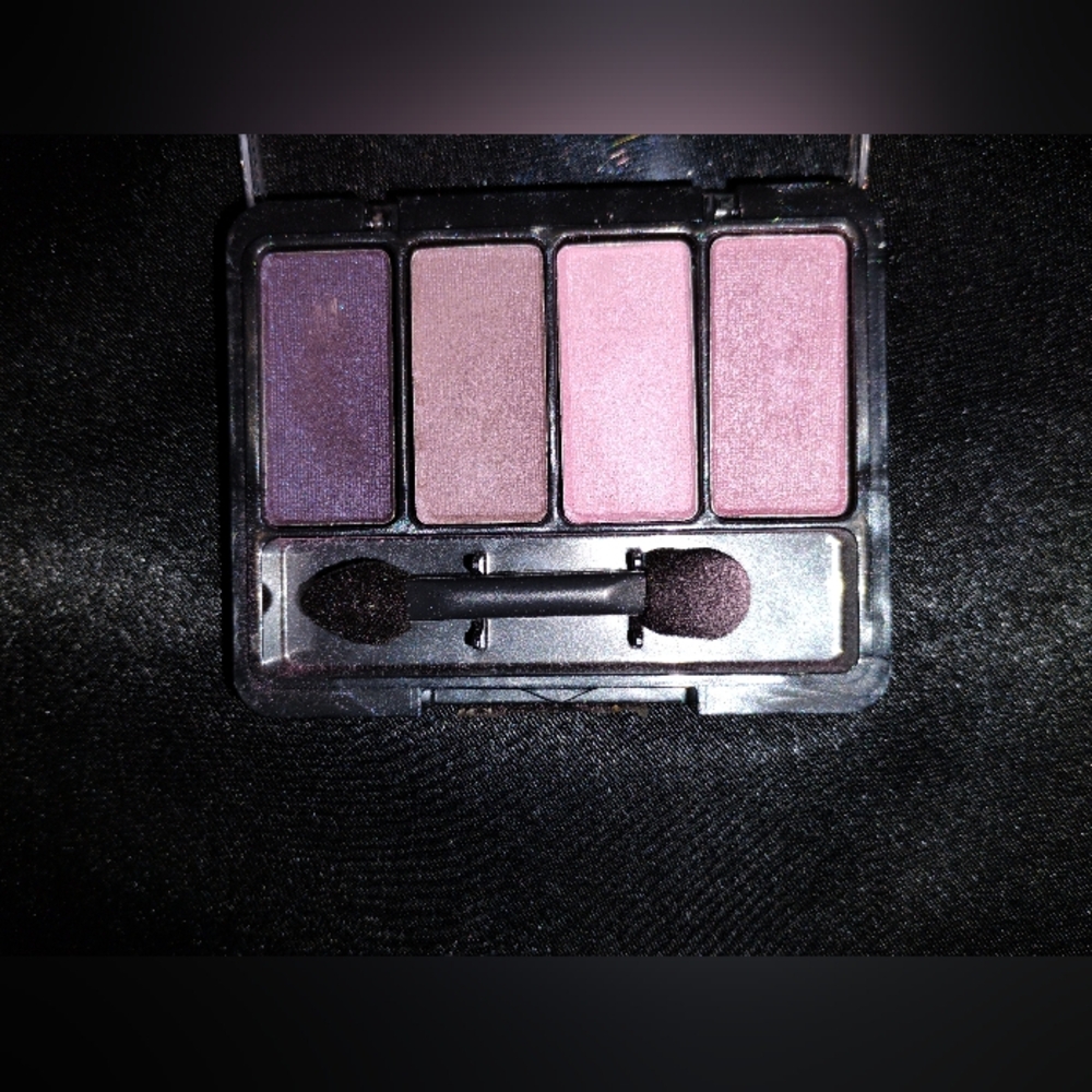 Makeup Bundle, 4 Items - Picture 7 of 8